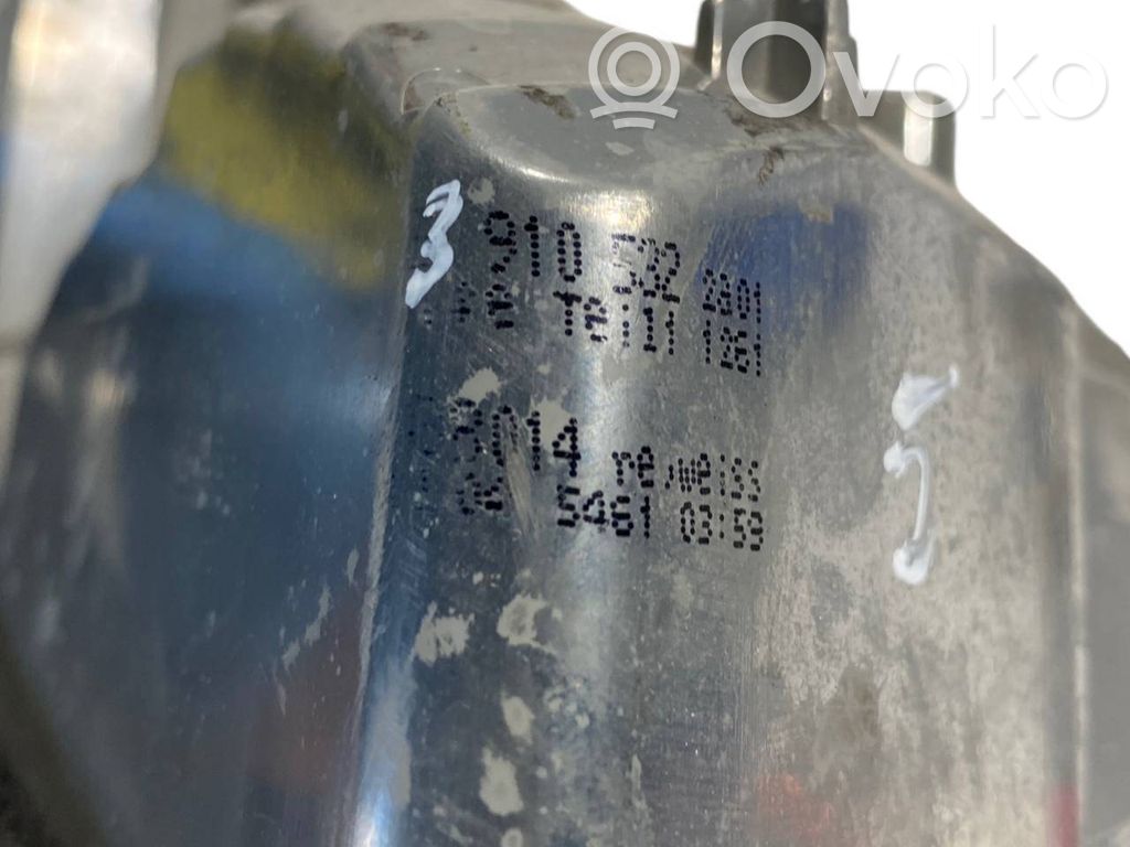 Aizmugurējais lukturis virsbūvē