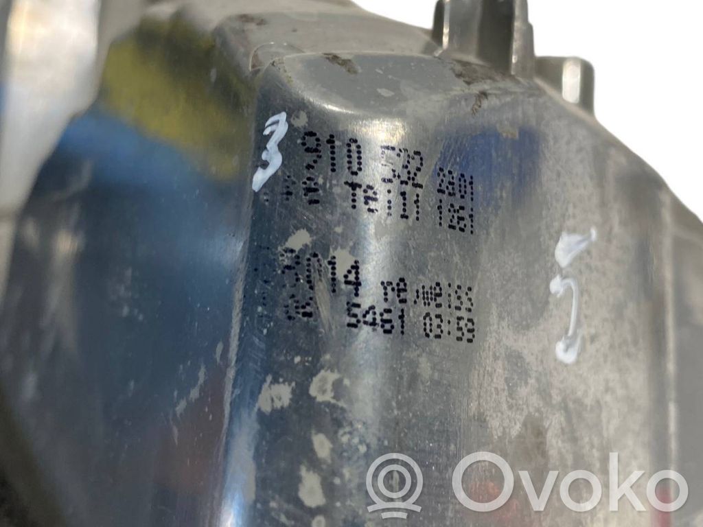 Aizmugurējais lukturis virsbūvē