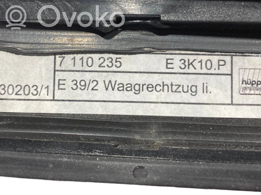 Aizmugurē logu aizkars