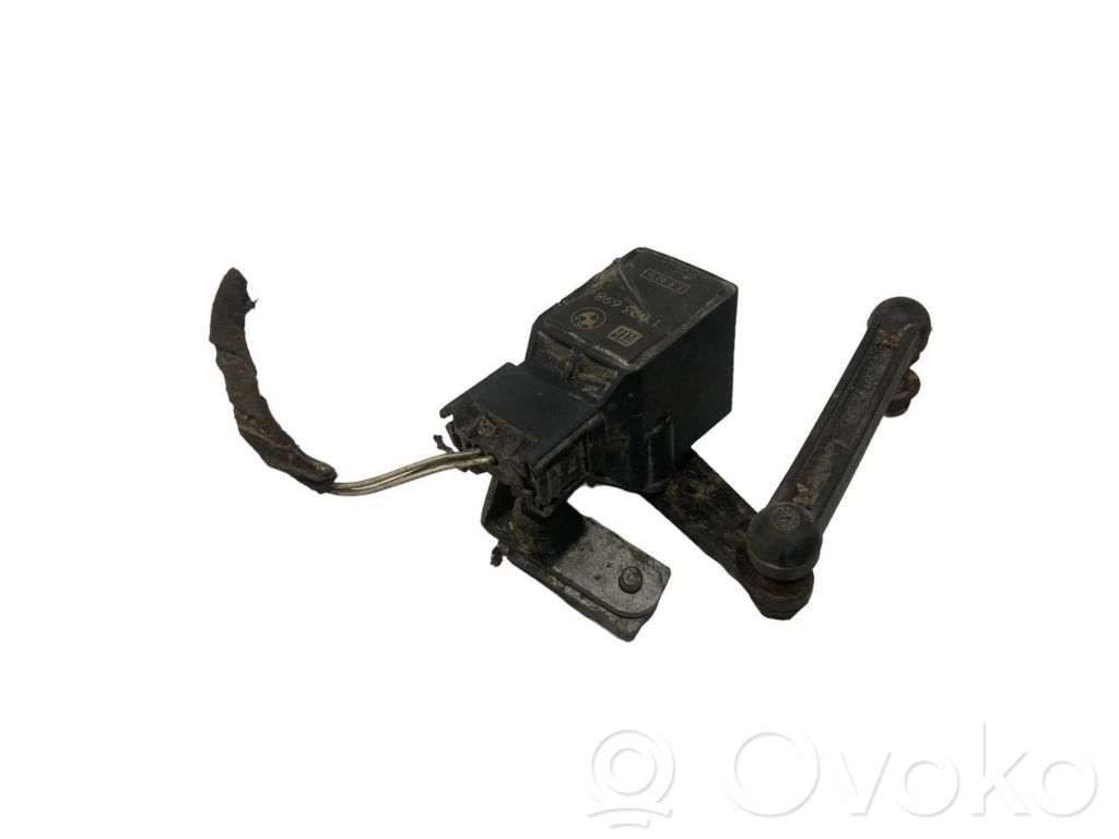 Augstuma sensors (priekšējo lukturu)
