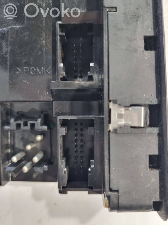 Window lift control switch(es)