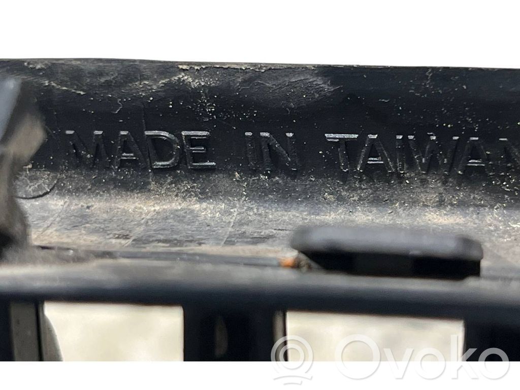 Apakšējais režģis (trīsdaļīgs)