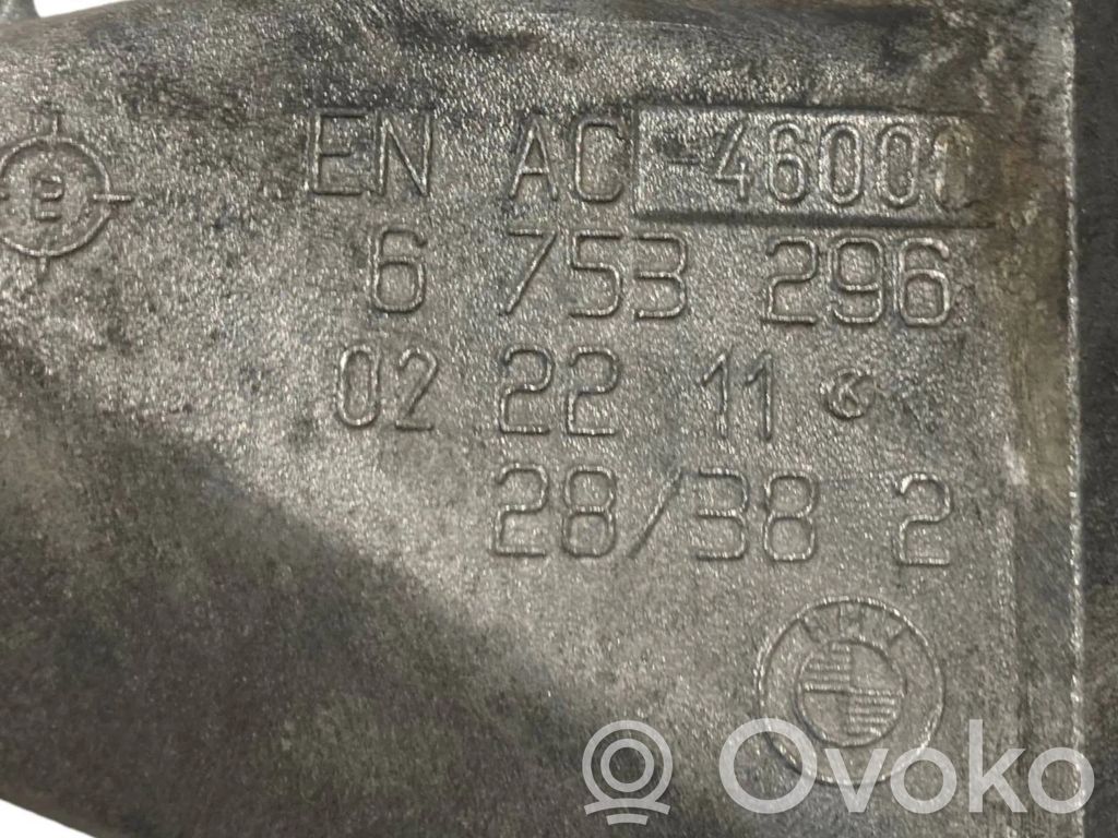 Engine mounting bracket
