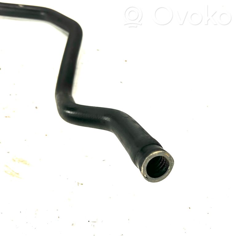 Caurulīte (-es) / šļūtene (-es)