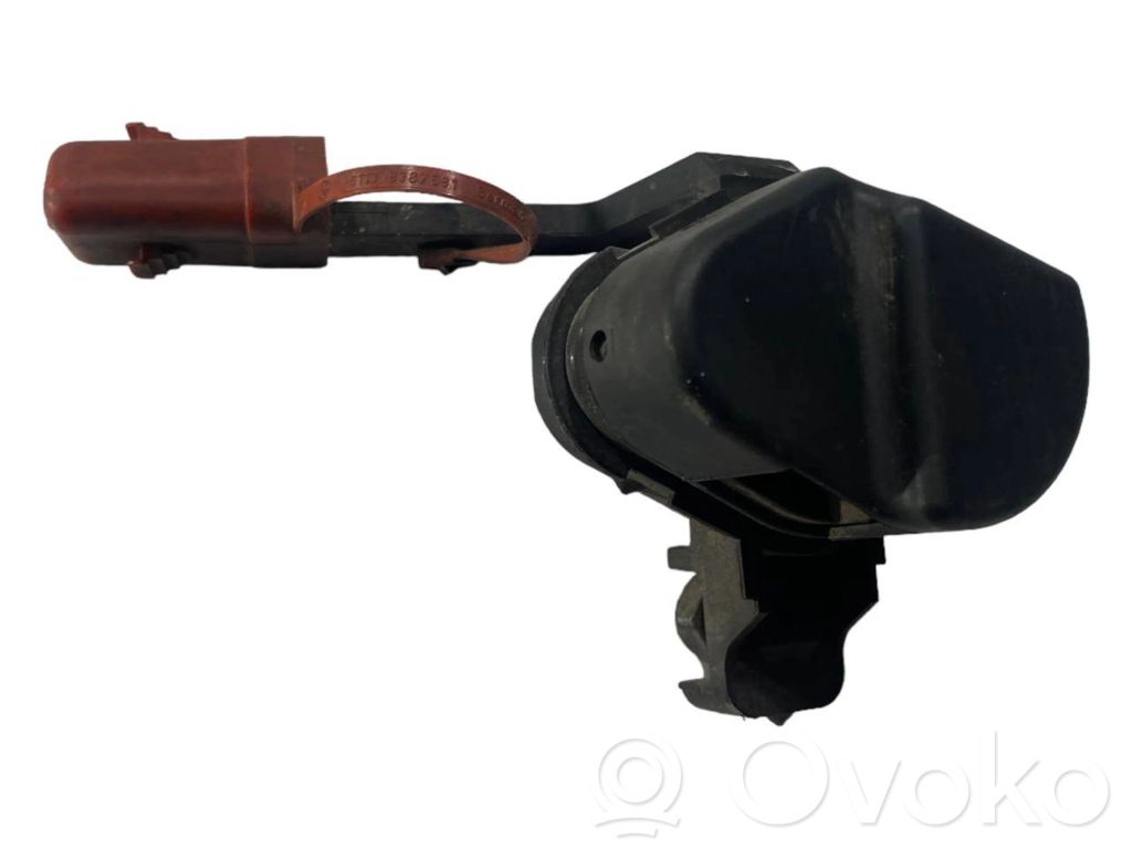 Positive wire connection assembly