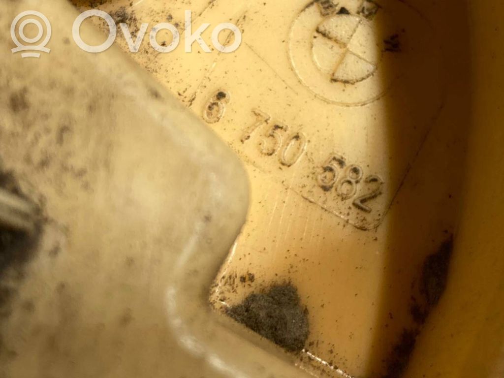 Fuel pump (in the fuel tank)