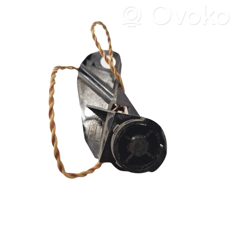 Speaker(s) in front door