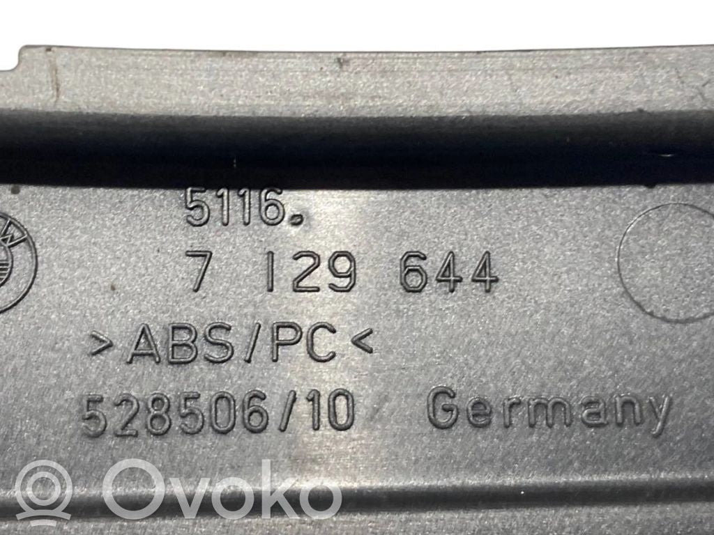 Ātrumu pārslēgšanas sviras dekoratīvā apdare (plastmasas)