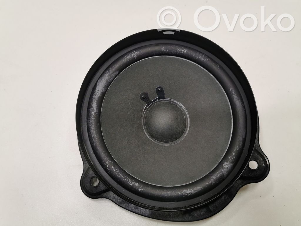 Speaker(s) in the rear door