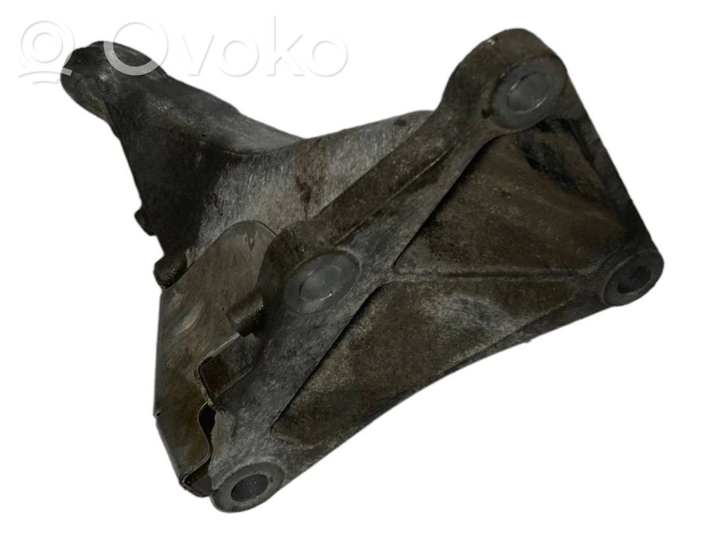Engine mounting bracket