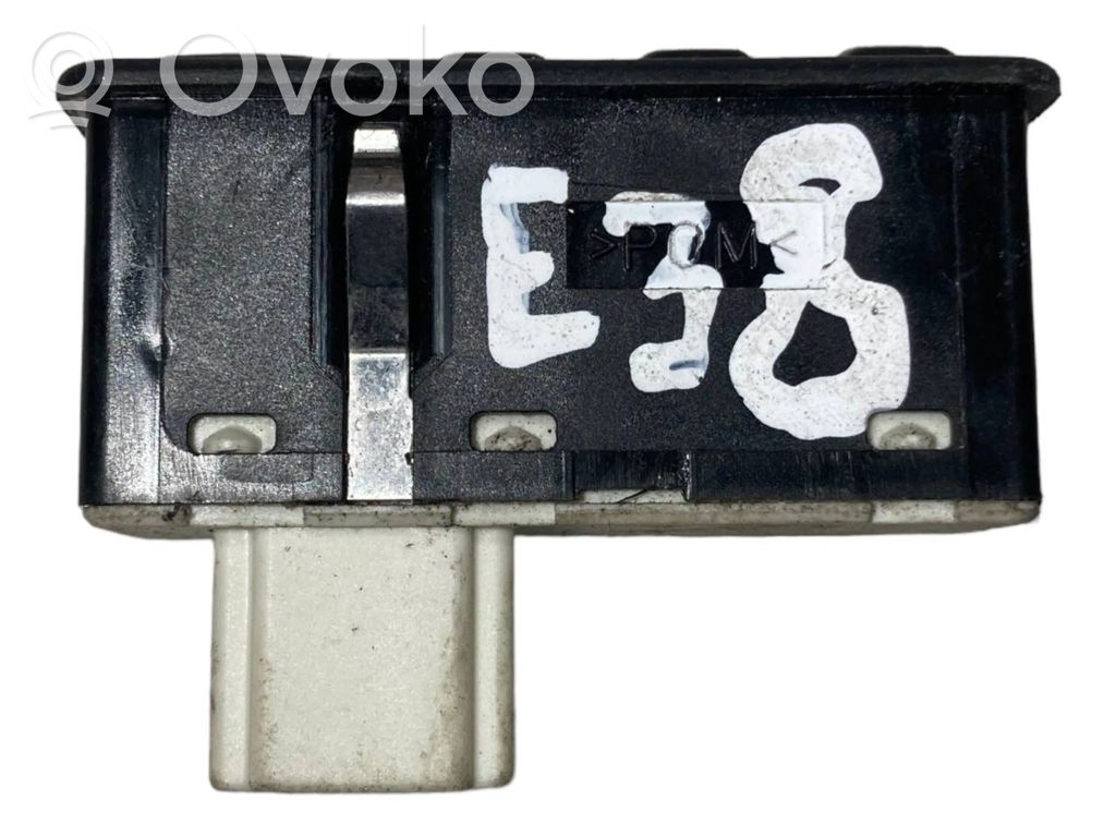 Seat adjustment switch(es)