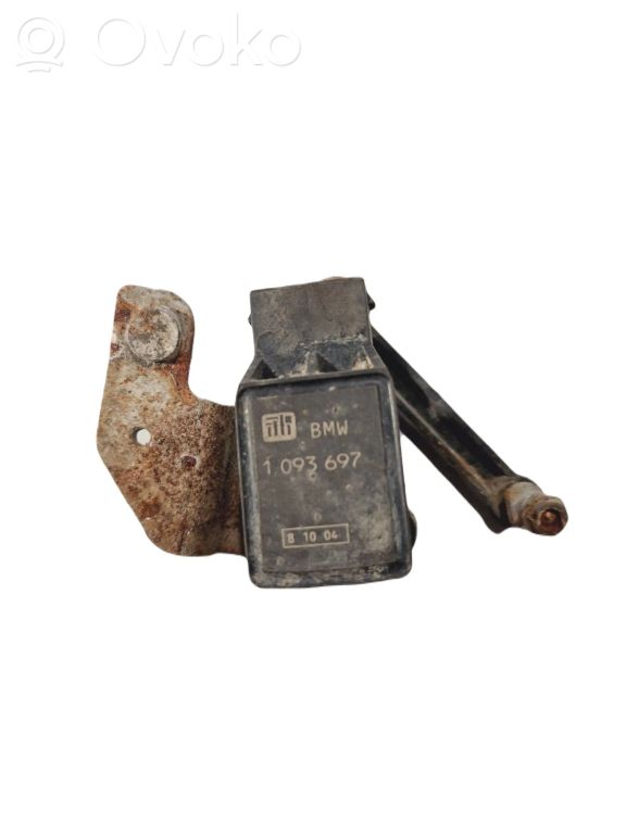 Priekšpusē augstuma sensora svira