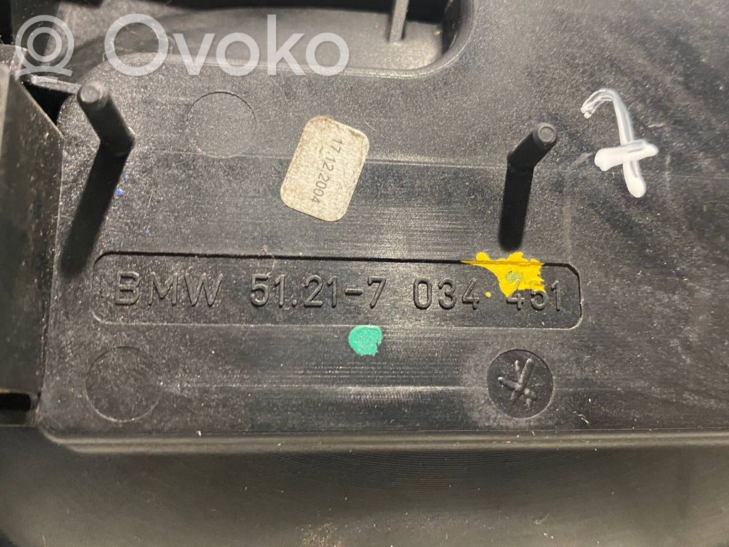 Priekšpusē turētājs / kronšteins ārējam atvēršanas rokturim