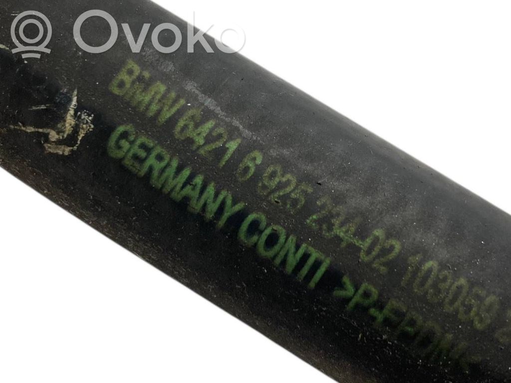 Caurulīte (-es) / šļūtene (-es)