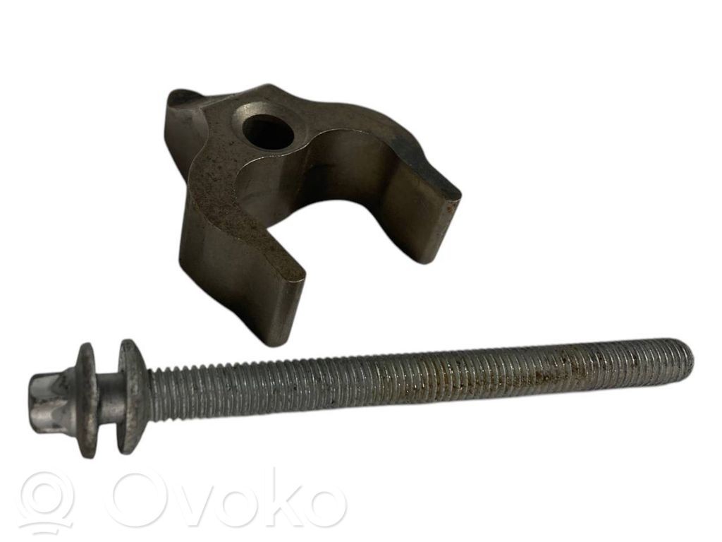 Nozzle holder/shoulder