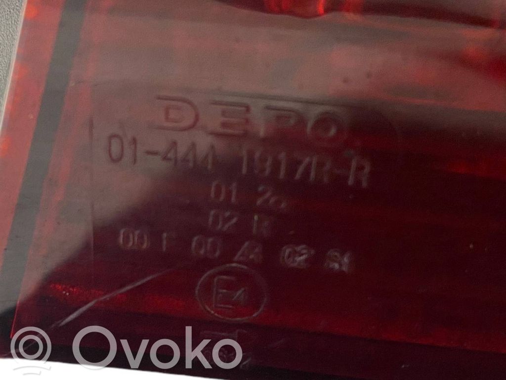 Aizmugurējais lukturis virsbūvē