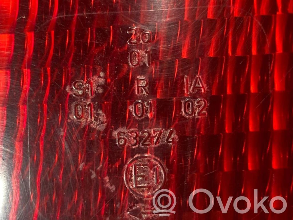 Задний фонарь в кузове