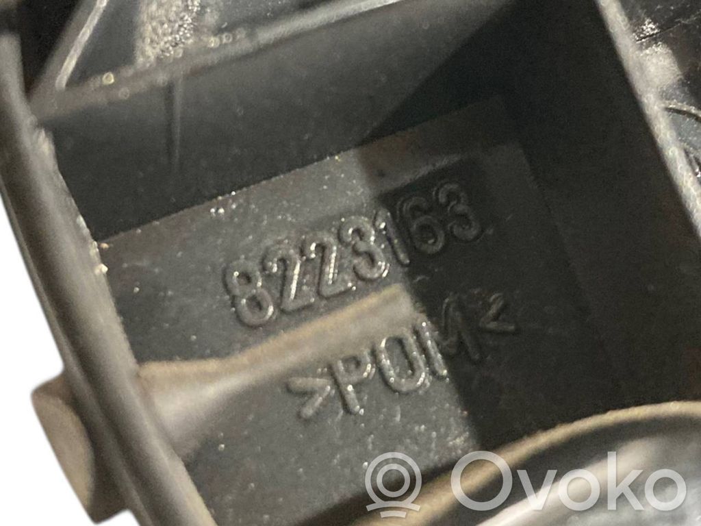 Dzinēja pārsega attaisīšanas rokturītis