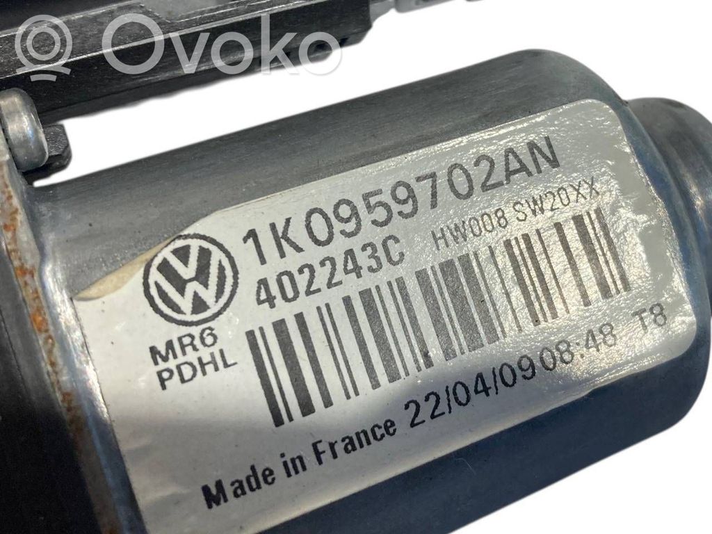 Priekšpusē loga pacēlāja motoriņš