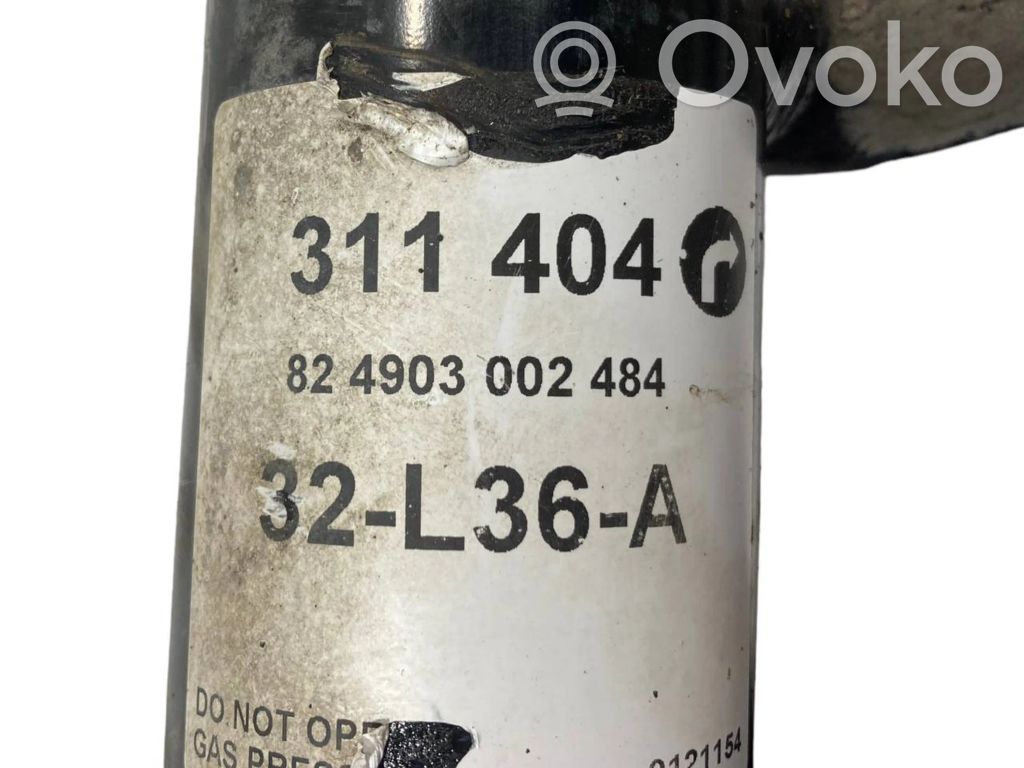 Priekšpusē amortizators ar atsperi