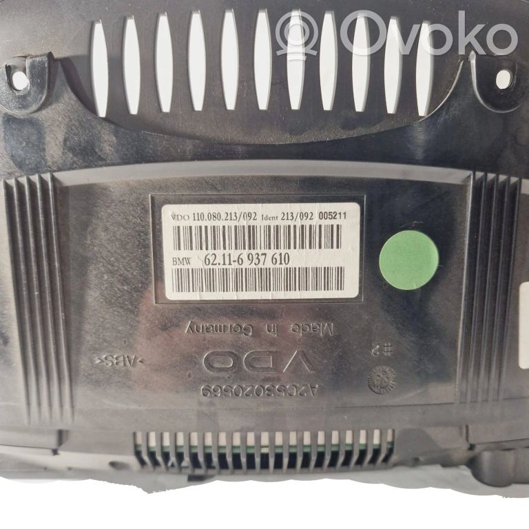 Speedometer (in the instrument panel)