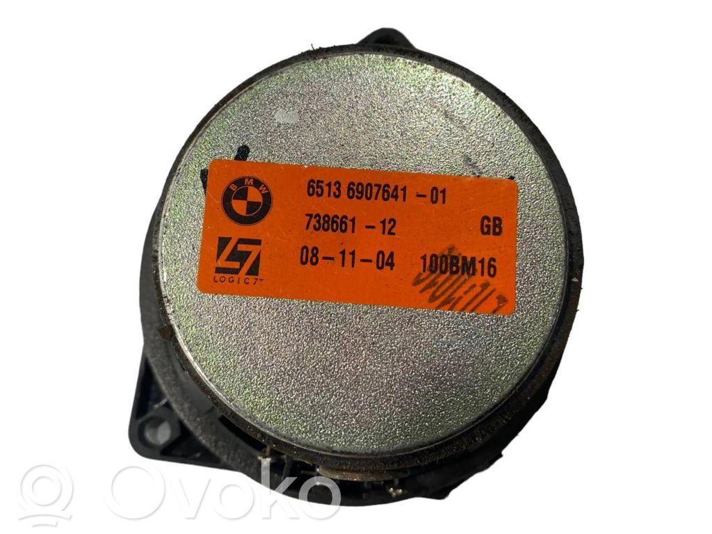 Skaļrunis (-i) pakaļējās durvīs