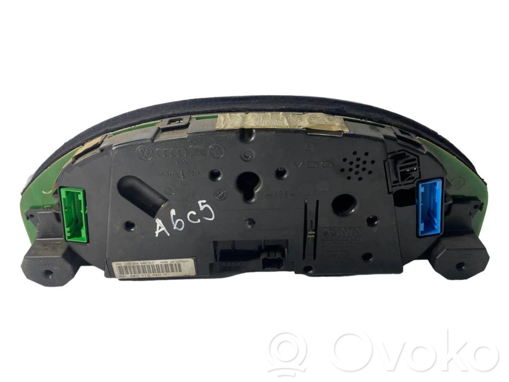 Speedometer (in the instrument panel)