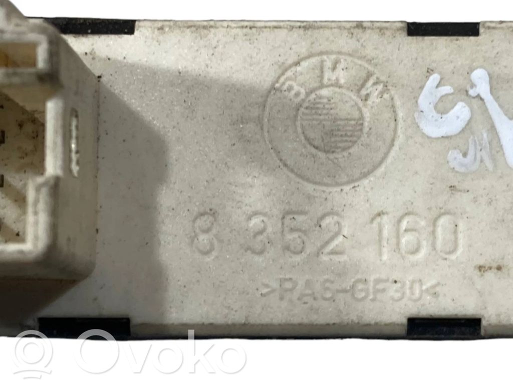 Seat adjustment switch(es)