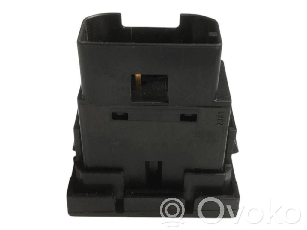 Passenger airbag switch