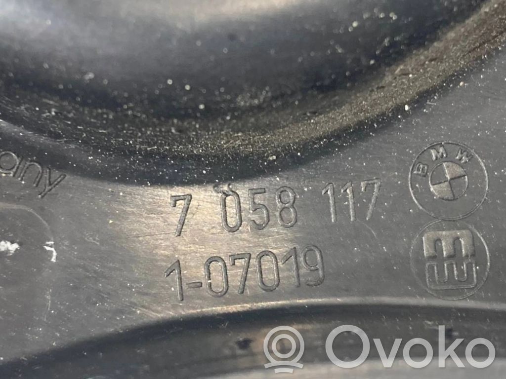 Dzinēja pārsega attaisīšanas rokturītis