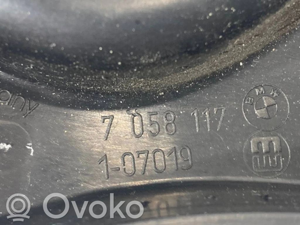 Dzinēja pārsega attaisīšanas rokturītis