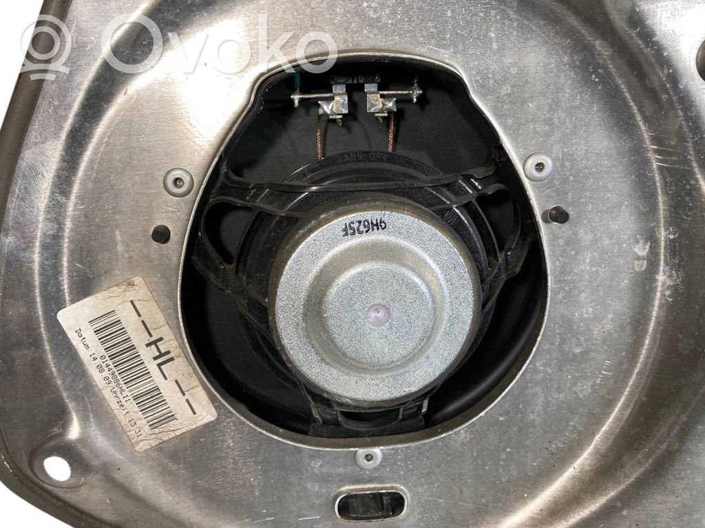 Speaker(s) in the rear door