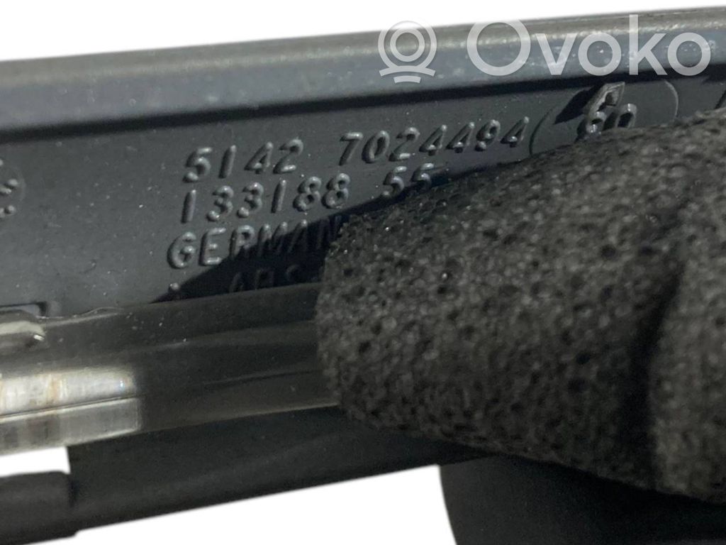 Cita veida aizmugurē durvju dekoratīvās apdares detaļas