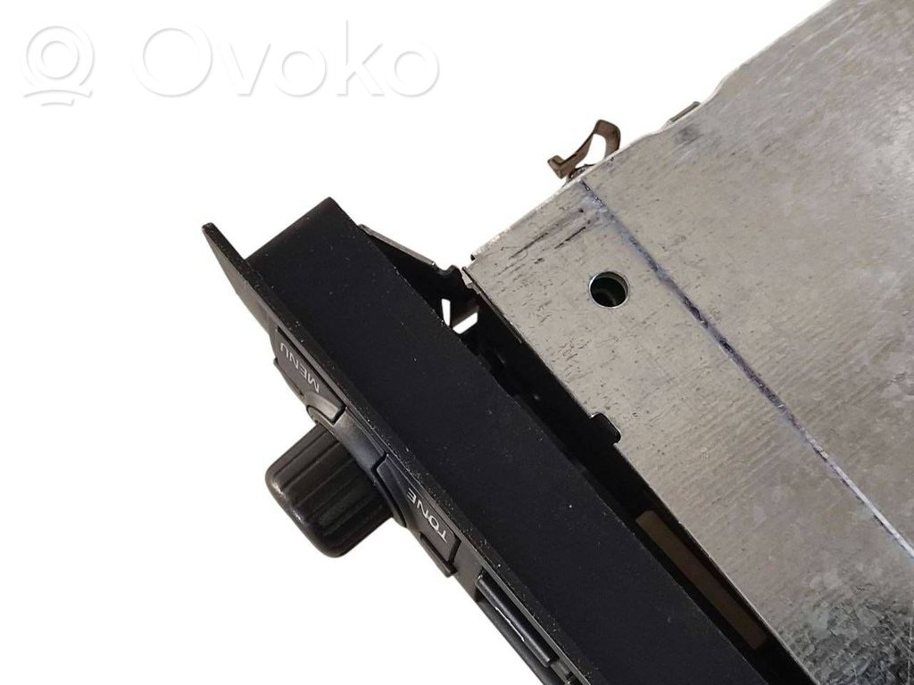 Radio / CD/DVD atskaņotājs / navigācija