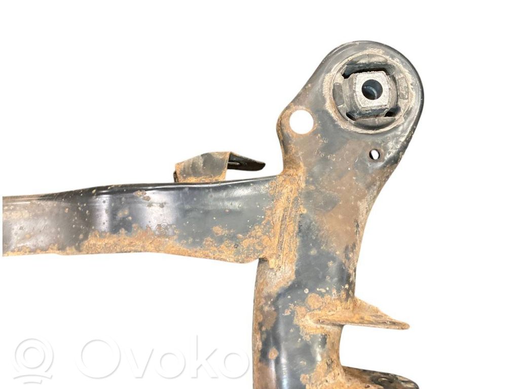 Pusrāmis aizmugurējais / priekšējais