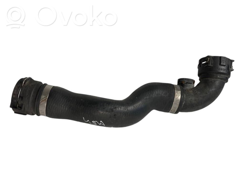 Caurulīte (-es) / šļūtene (-es)