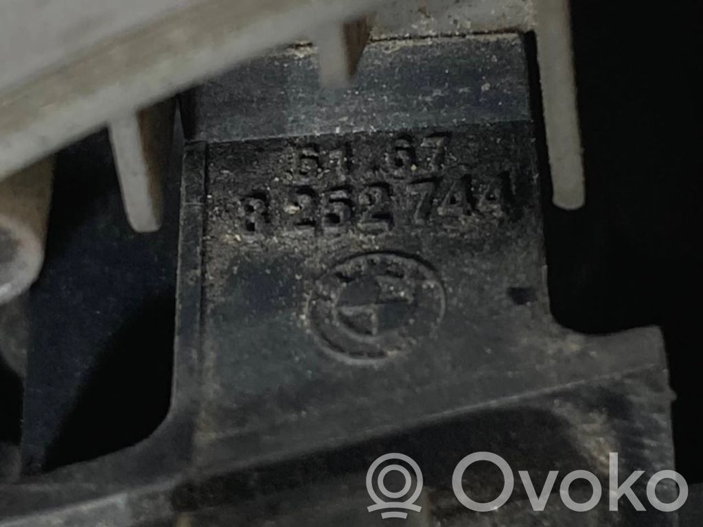 Lukturu mazgātāja sprausla (-as)