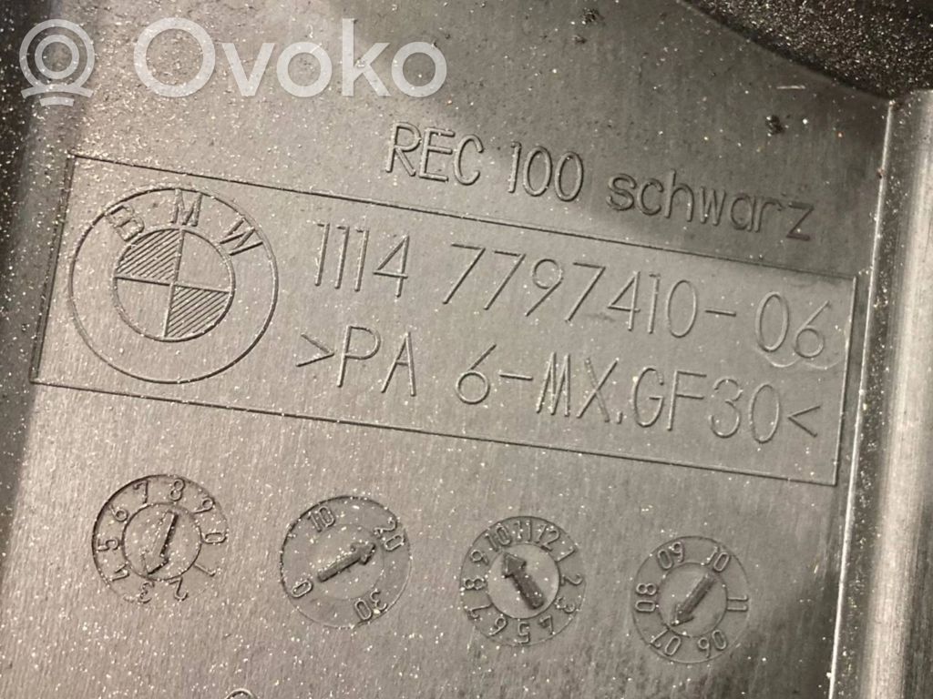 Dzinēja pārsegs (dekoratīva apdare)