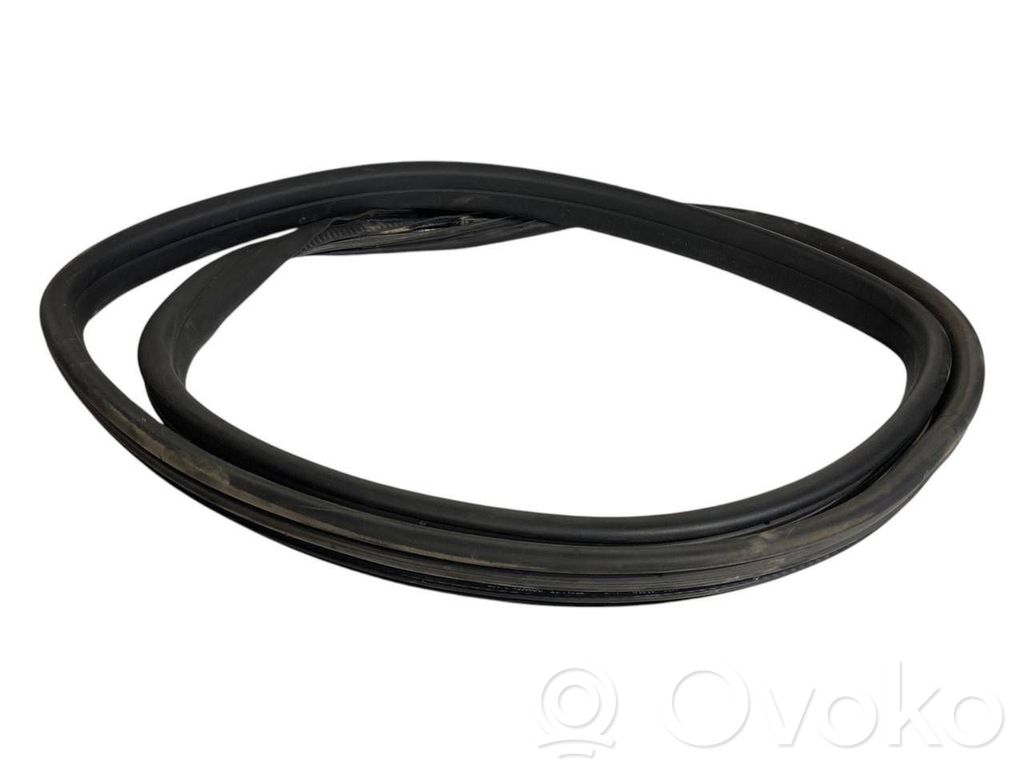Rear trim rubber (in the body)