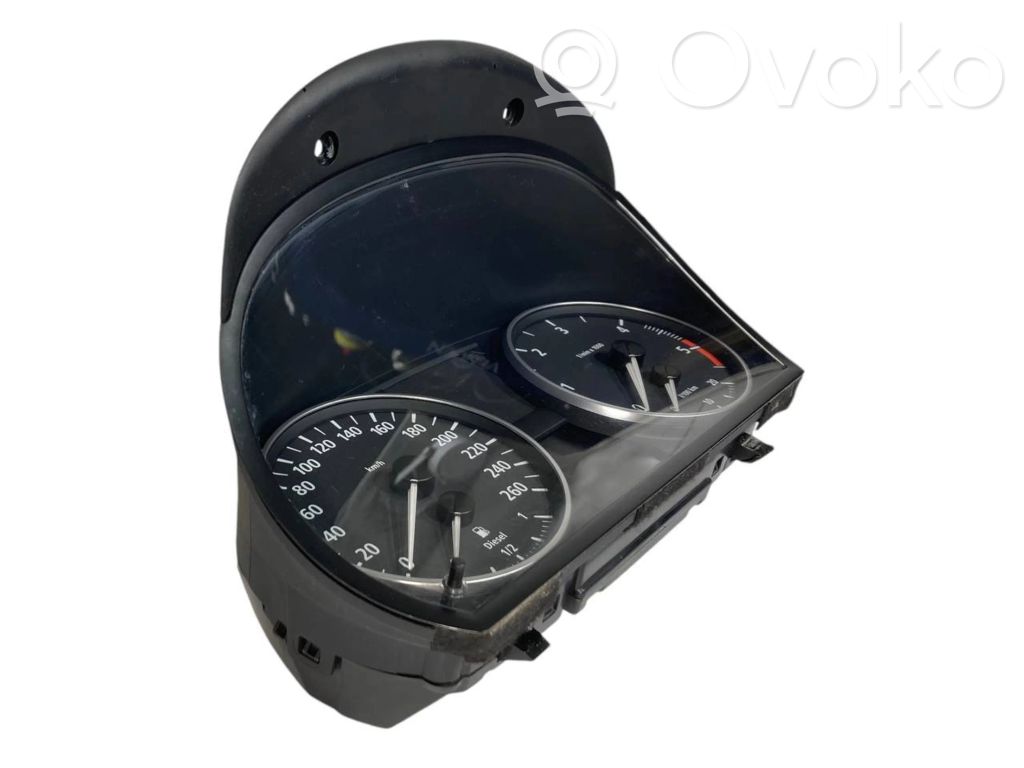 Speedometer (in the instrument panel)