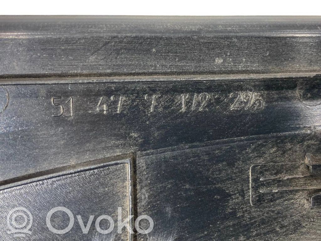 Priekšējā sliekšņa dekoratīvā apdare (iekšējā)