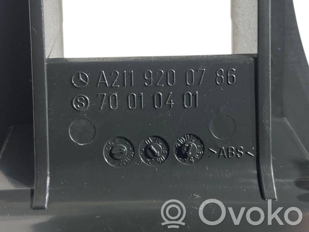 Aizmugurējā sēdekļa sliedīte (-es)