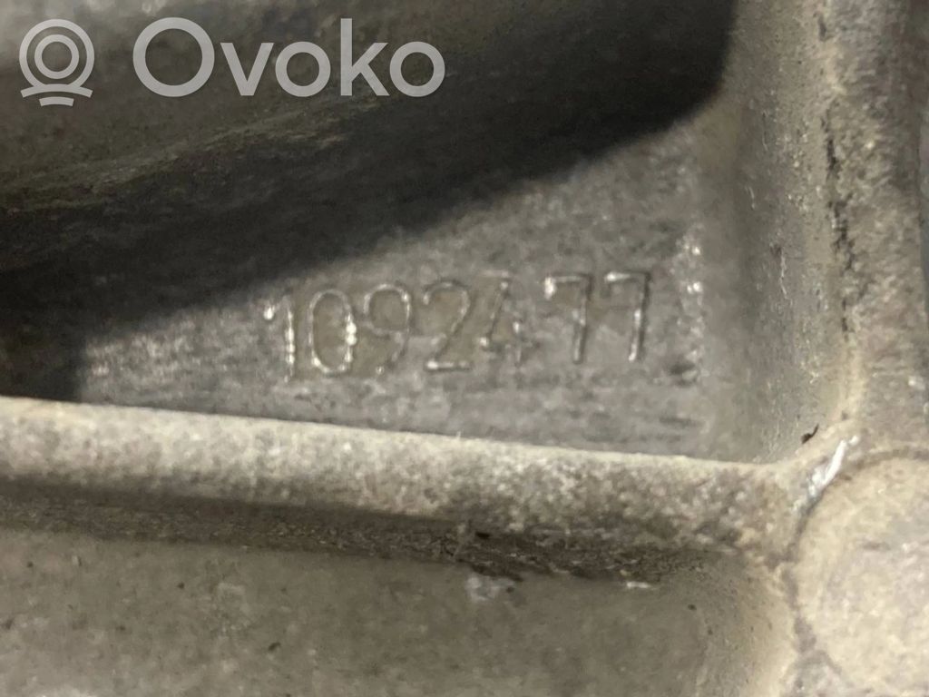 Transmission mounting bracket