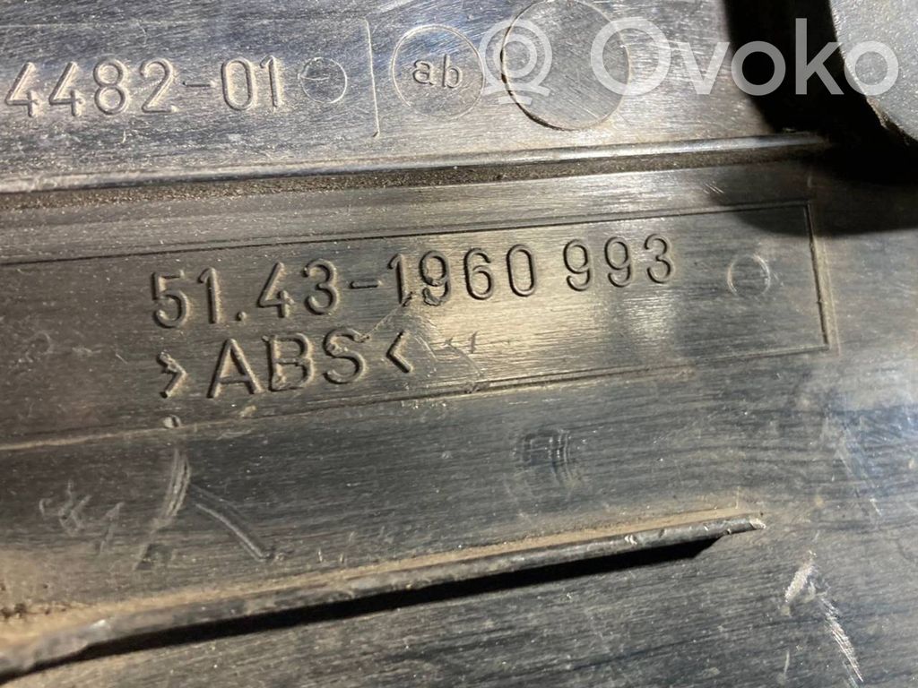 Kāju zonas sānu dekoratīvā apdare