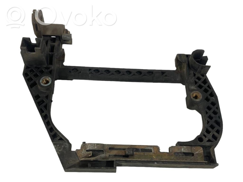 Aizmugurē turētājs / kronšteins ārējam atvēršanas rokturim