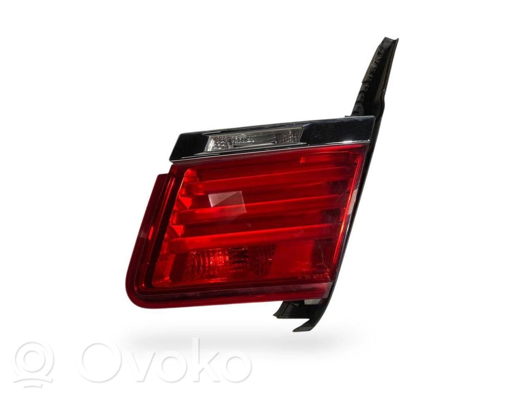 Taillight in the hood