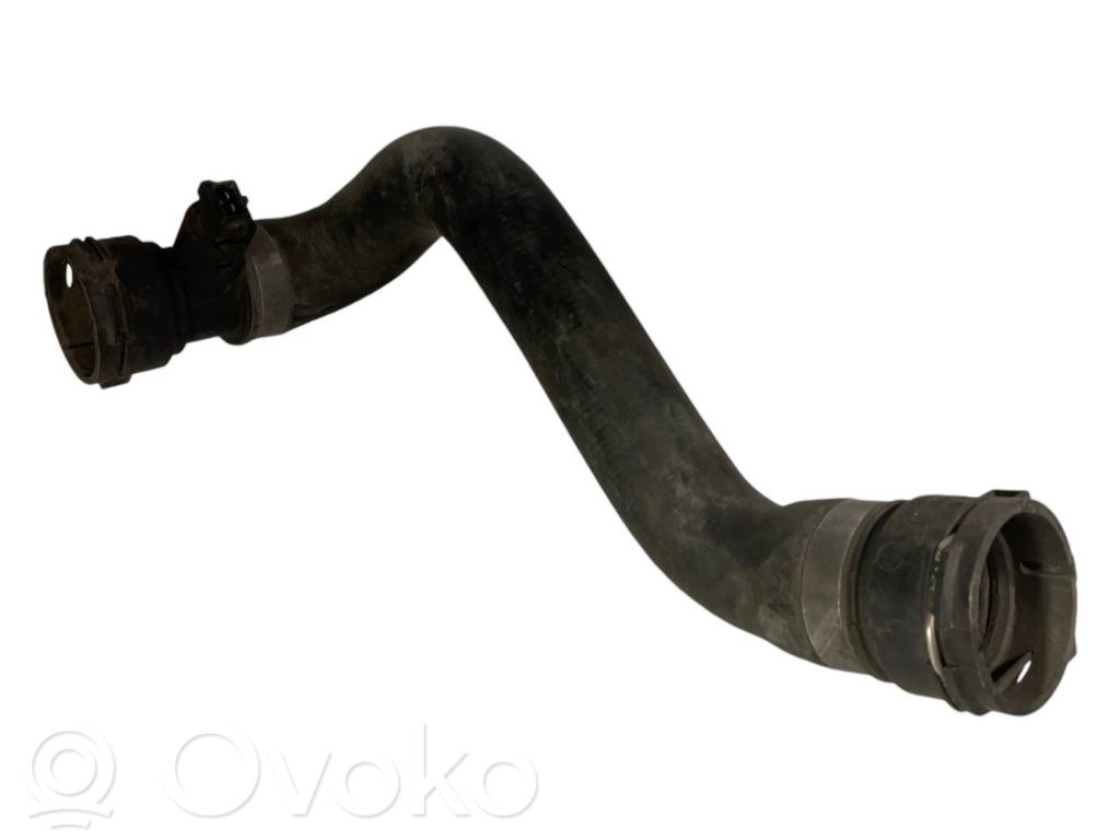 Caurulīte (-es) / šļūtene (-es)