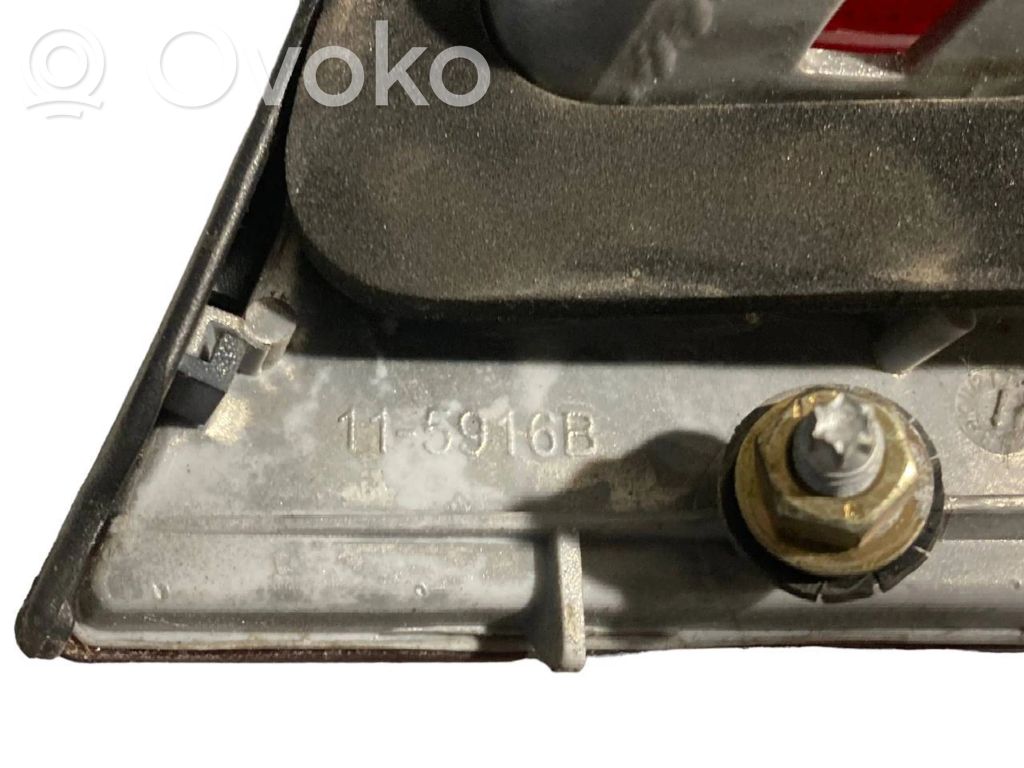 Aizmugurējais lukturis virsbūvē