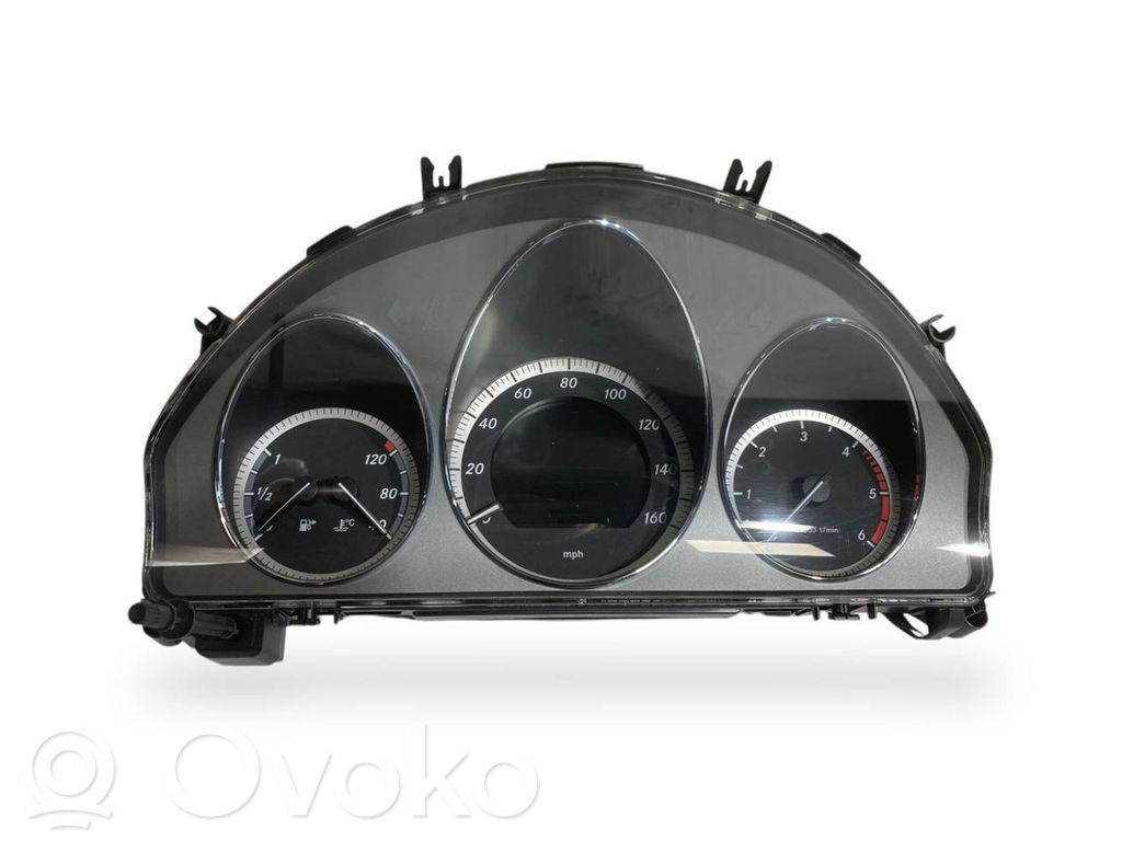 Speedometer (in the instrument panel)