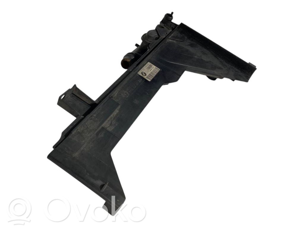 Radiator(s) holder/bracket